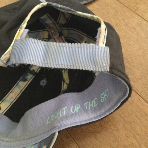 2pc girls Ivivva hats - Picture 6 of 7